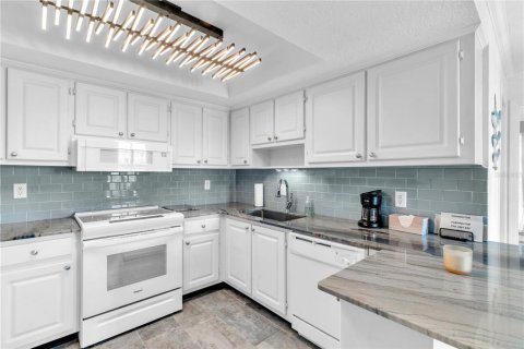 Condo in South Pasadena, Florida, 1 bedroom  № 1745401 - photo 13