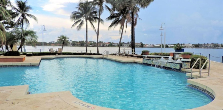 Condo in Hypoluxo, Florida, 2 bedrooms № 1049843