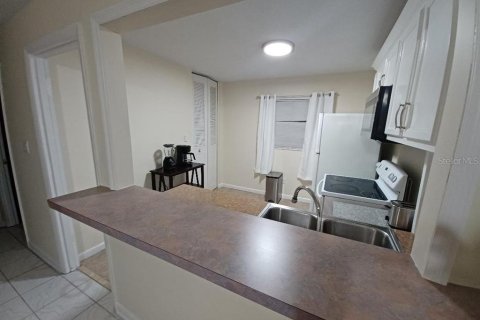 House in Winter Park, Florida 2 bedrooms, 92.9 sq.m. № 2202494 - photo 9