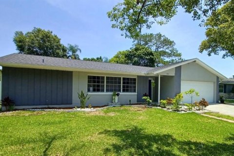 House in Winter Park, Florida 2 bedrooms, 92.9 sq.m. № 2202494