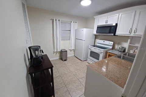 House in Winter Park, Florida 2 bedrooms, 92.9 sq.m. № 2202494 - photo 10