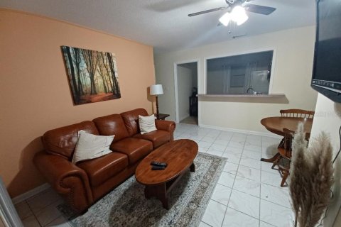 House in Winter Park, Florida 2 bedrooms, 92.9 sq.m. № 2202494 - photo 4