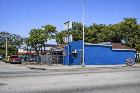 Commercial property in Miami, Florida № 2088484 - photo 2