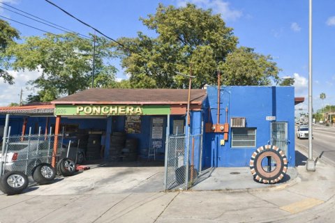 Commercial property in Miami, Florida № 2088484