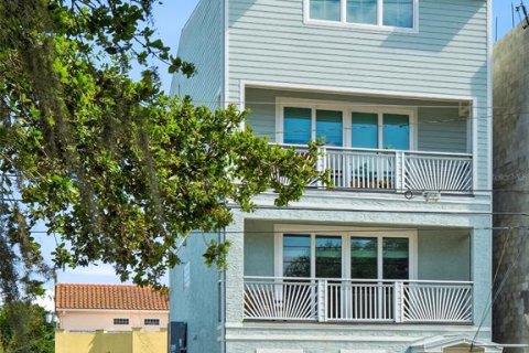 House in New Smyrna Beach, Florida 3 bedrooms, 324.97 sq.m. № 2233751 - photo 2