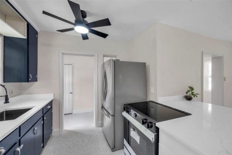 House in Clearwater, Florida 2 bedrooms, 123.37 sq.m. № 1653860 - photo 12