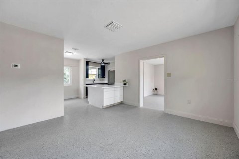 House in Clearwater, Florida 2 bedrooms, 123.37 sq.m. № 1653860 - photo 9