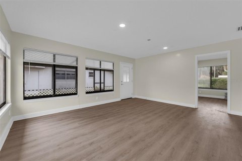 House in New Smyrna Beach, Florida 3 bedrooms, 242.29 sq.m. № 2166794 - photo 15
