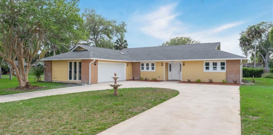 House in New Smyrna Beach, Florida 3 bedrooms, 242.29 sq.m. № 2166794