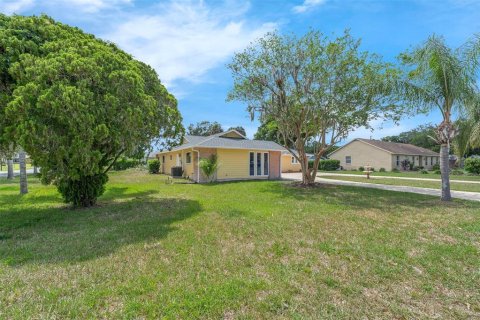 House in New Smyrna Beach, Florida 3 bedrooms, 242.29 sq.m. № 2166794 - photo 26