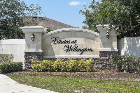 House in Oviedo, Florida 4 bedrooms, 244.89 sq.m. № 1755525 - photo 4