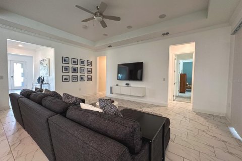 House in Oviedo, Florida 4 bedrooms, 244.89 sq.m. № 1755525 - photo 23