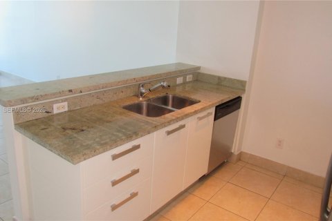 Condominio en venta en Miami, Florida, 1 dormitorio, 70.7 m2 № 2029857 - foto 6