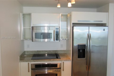 Condominio en venta en Miami, Florida, 1 dormitorio, 70.7 m2 № 2029857 - foto 4