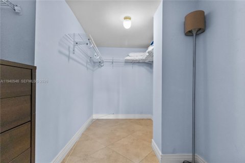 Copropriété à louer à Hallandale Beach, Floride: 2 chambres, 130.06 m2 № 2000688 - photo 16