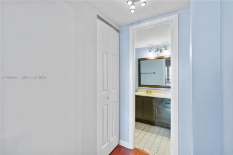 Copropriété à louer à Hallandale Beach, Floride: 2 chambres, 130.06 m2 № 2000688 - photo 11