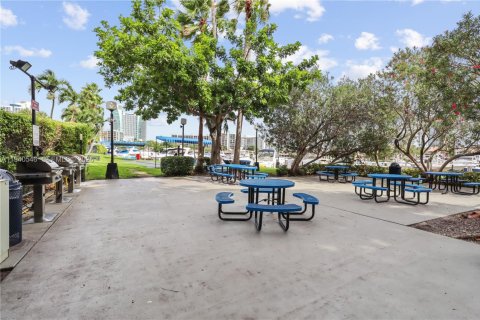 Copropriété à louer à Hallandale Beach, Floride: 2 chambres, 130.06 m2 № 2000688 - photo 21