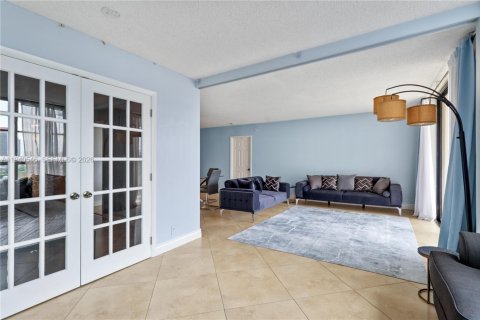 Copropriété à louer à Hallandale Beach, Floride: 2 chambres, 130.06 m2 № 2000688 - photo 6