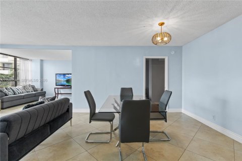 Copropriété à louer à Hallandale Beach, Floride: 2 chambres, 130.06 m2 № 2000688 - photo 5