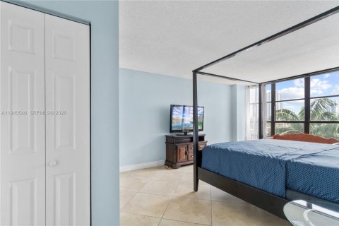 Copropriété à louer à Hallandale Beach, Floride: 2 chambres, 130.06 m2 № 2000688 - photo 13