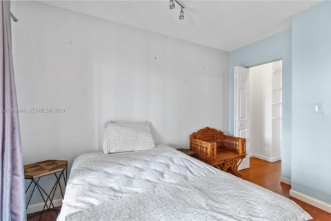 Copropriété à louer à Hallandale Beach, Floride: 2 chambres, 130.06 m2 № 2000688 - photo 10