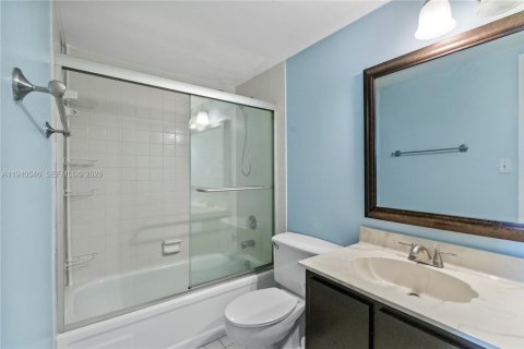 Copropriété à louer à Hallandale Beach, Floride: 2 chambres, 130.06 m2 № 2000688 - photo 12
