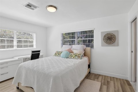 House in Oakland Park, Florida 3 bedrooms, 149.67 sq.m. № 2011870 - photo 18