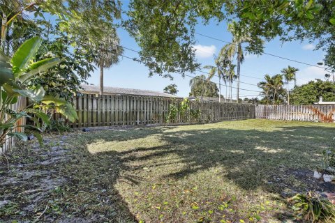 House in Oakland Park, Florida 3 bedrooms, 149.67 sq.m. № 2011870 - photo 30