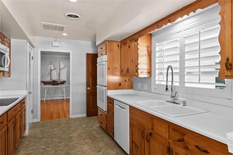 House in Winter Park, Florida 3 bedrooms, 169.73 sq.m. № 1517396 - photo 16