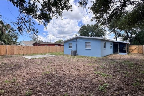House in Tampa, Florida 4 bedrooms, 113.06 sq.m. № 2304388 - photo 22