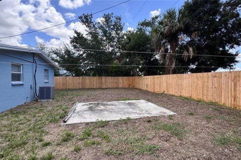 House in Tampa, Florida 4 bedrooms, 113.06 sq.m. № 2304388 - photo 27