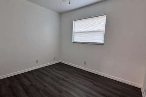 House in Tampa, Florida 4 bedrooms, 113.06 sq.m. № 2304388 - photo 12