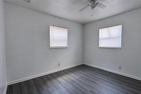 House in Tampa, Florida 4 bedrooms, 113.06 sq.m. № 2304388 - photo 16