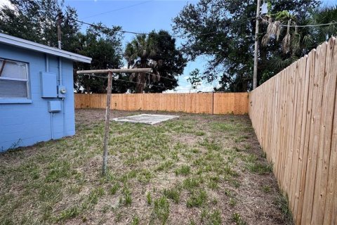 House in Tampa, Florida 4 bedrooms, 113.06 sq.m. № 2304388 - photo 25