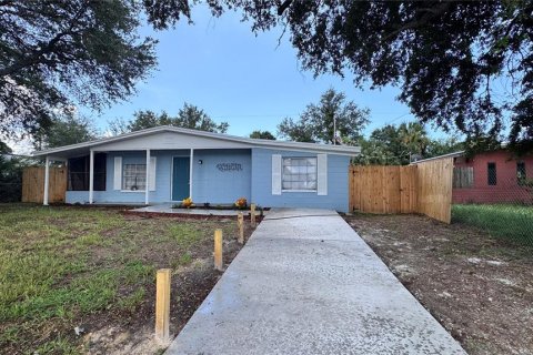 House in Tampa, Florida 4 bedrooms, 113.06 sq.m. № 2304388