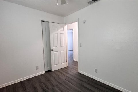 House in Tampa, Florida 4 bedrooms, 113.06 sq.m. № 2304388 - photo 15