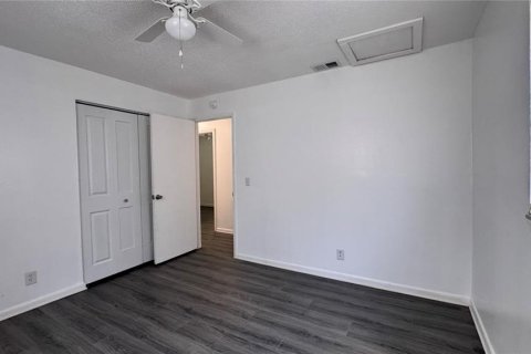 House in Tampa, Florida 4 bedrooms, 113.06 sq.m. № 2304388 - photo 17