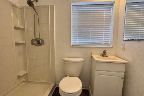 House in Tampa, Florida 4 bedrooms, 113.06 sq.m. № 2304388 - photo 14