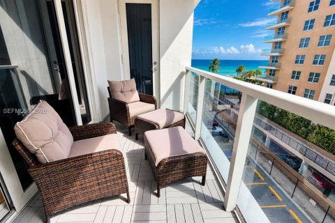 Copropriété à louer à Hallandale Beach, Floride: 1 chambre, 92.25 m2 № 2423292 - photo 3
