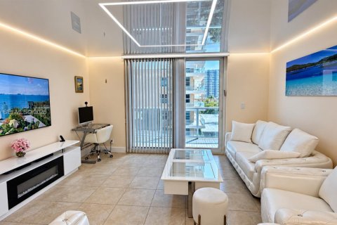 Copropriété à louer à Hallandale Beach, Floride: 1 chambre, 92.25 m2 № 2423292 - photo 4