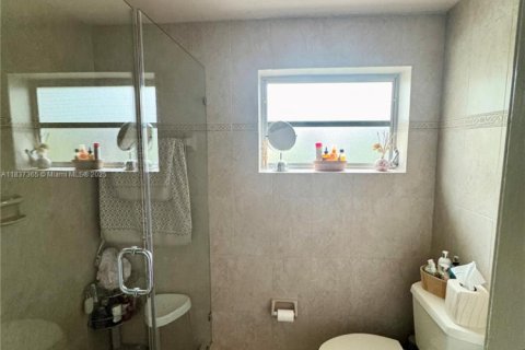 Villa ou maison à vendre à Miami, Floride: 3 chambres, 153.38 m2 № 2055380 - photo 20