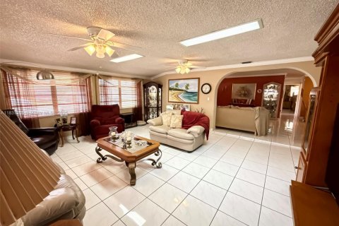 Villa ou maison à vendre à Miami, Floride: 3 chambres, 153.38 m2 № 2055380 - photo 11