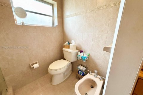 Villa ou maison à vendre à Miami, Floride: 3 chambres, 153.38 m2 № 2055380 - photo 19