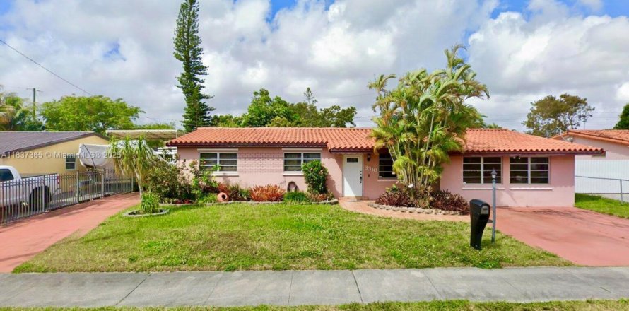 Villa ou maison à Miami, Floride 3 chambres, 153.38 m2 № 2055380