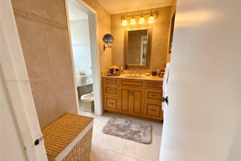 Villa ou maison à vendre à Miami, Floride: 3 chambres, 153.38 m2 № 2055380 - photo 18