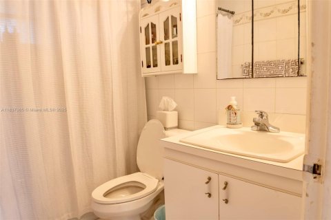 Villa ou maison à vendre à Miami, Floride: 3 chambres, 153.38 m2 № 2055380 - photo 25