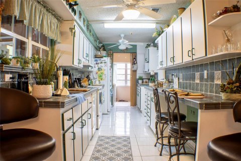 Villa ou maison à vendre à Miami, Floride: 3 chambres, 153.38 m2 № 2055380 - photo 16