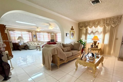 Villa ou maison à vendre à Miami, Floride: 3 chambres, 153.38 m2 № 2055380 - photo 6
