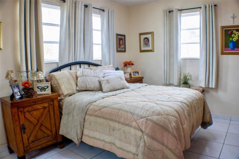 Villa ou maison à vendre à Miami, Floride: 3 chambres, 153.38 m2 № 2055380 - photo 22