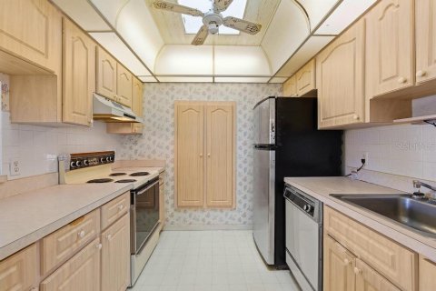 House in New Smyrna Beach, Florida 2 bedrooms, 123.19 sq.m. № 2206681 - photo 4